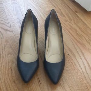 Calvin Klein pumps grey with neon yellow patent heel size 6 1/2